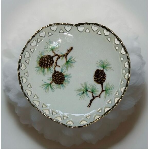 2 Norcrest Japan Porcelain NW-PC-13 Pine Cone Pattern Heart Shape Hanging Dish - Picture 1 of 4